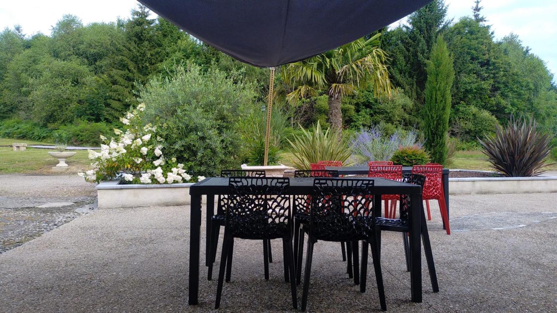 Gite Residence De La Fontaine A Compreignac Bagian luar foto