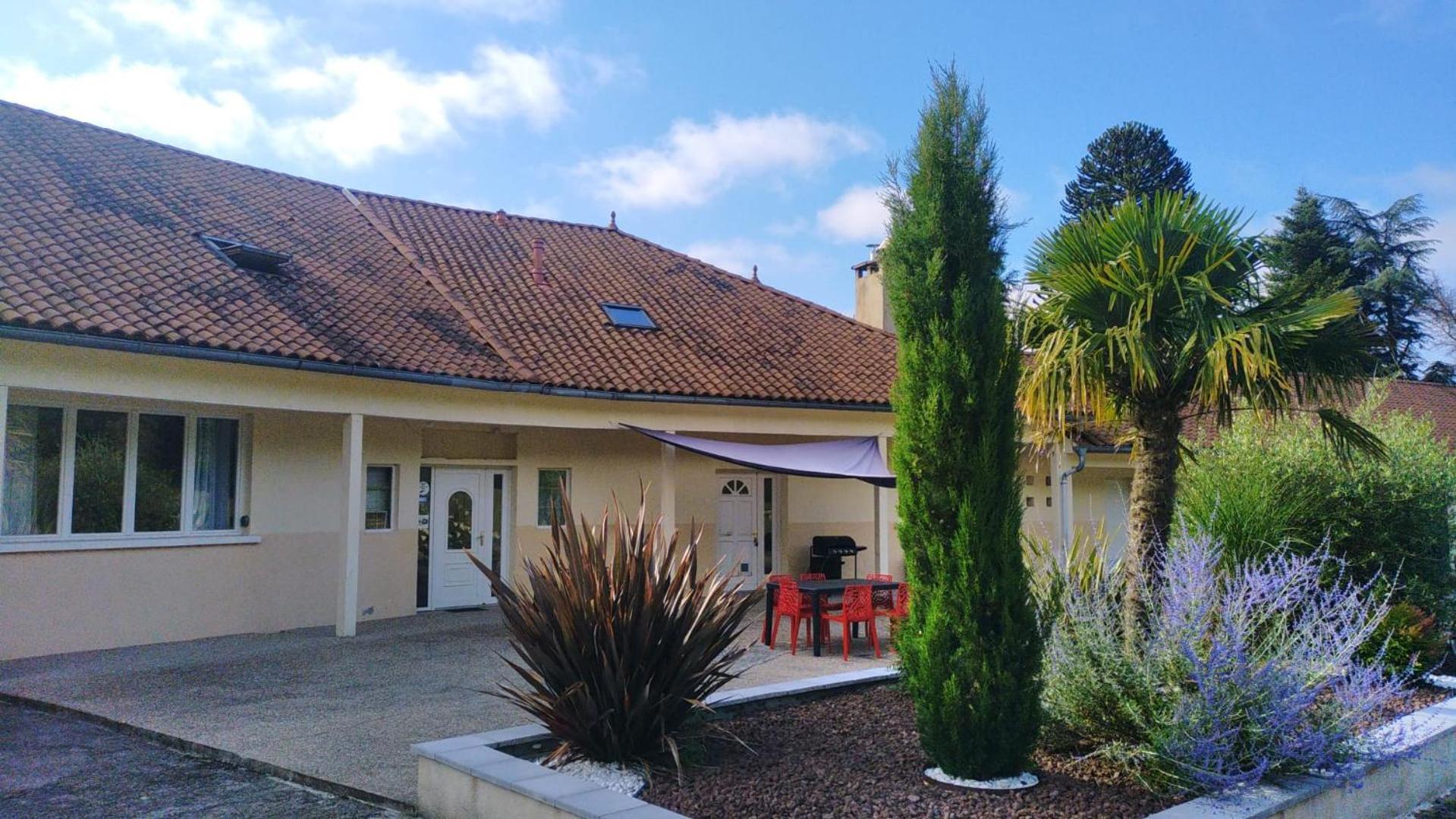 Gite Residence De La Fontaine A Compreignac Bagian luar foto